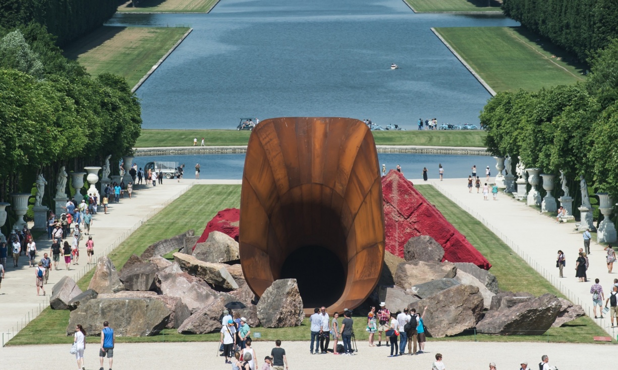 Dirty Corner: Anish Kapoor describes installation as a 'queen's vagina'